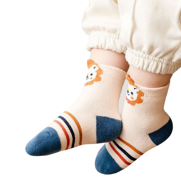 Breathable and thickened socks for kids, featuring a classic design and soft, skin-friendly material